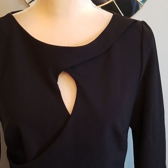 VINCE Black Keyhole Wrap Midi Dress NW0T Sz.M - Picture 4 of 7